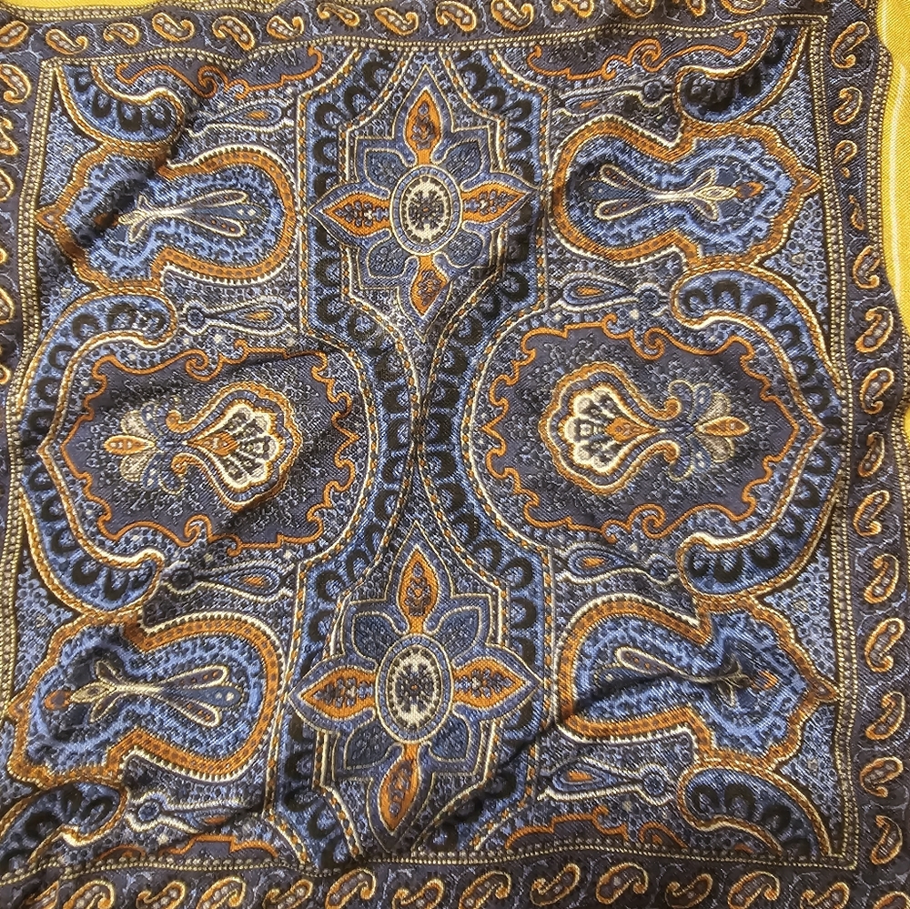 Pocket square - Picture 2 of 2